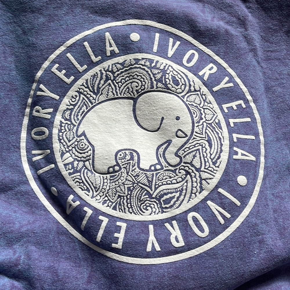 Ivory Ella sweatshirt. Size small